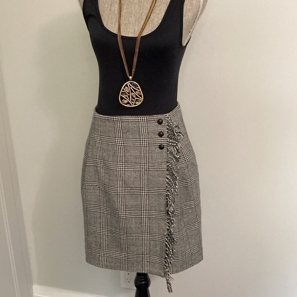 INES De La Fressange  Uniqlo Wool Black & White Houndstooth Tweed Wrap Medium‌ - Picture 3 of 13